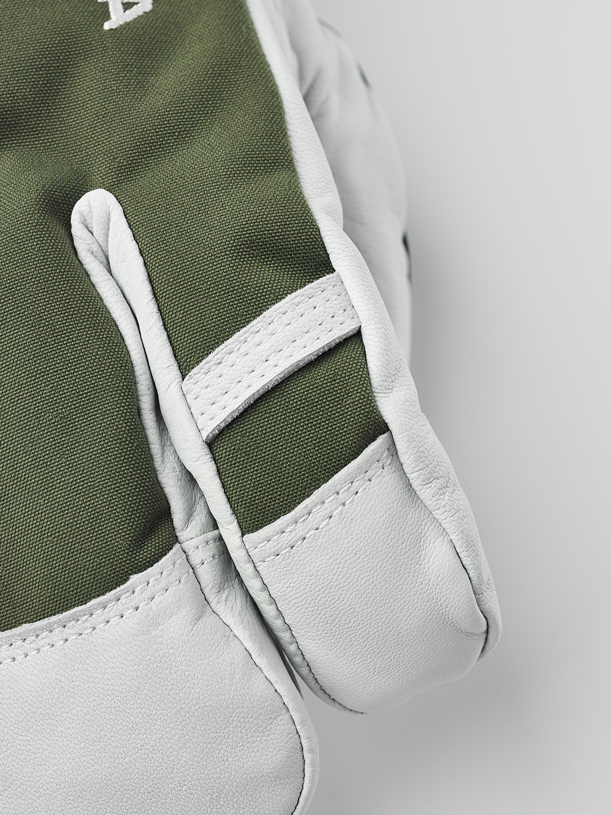 Hestra Army Leather Heli Ski 3-Finger olive 2