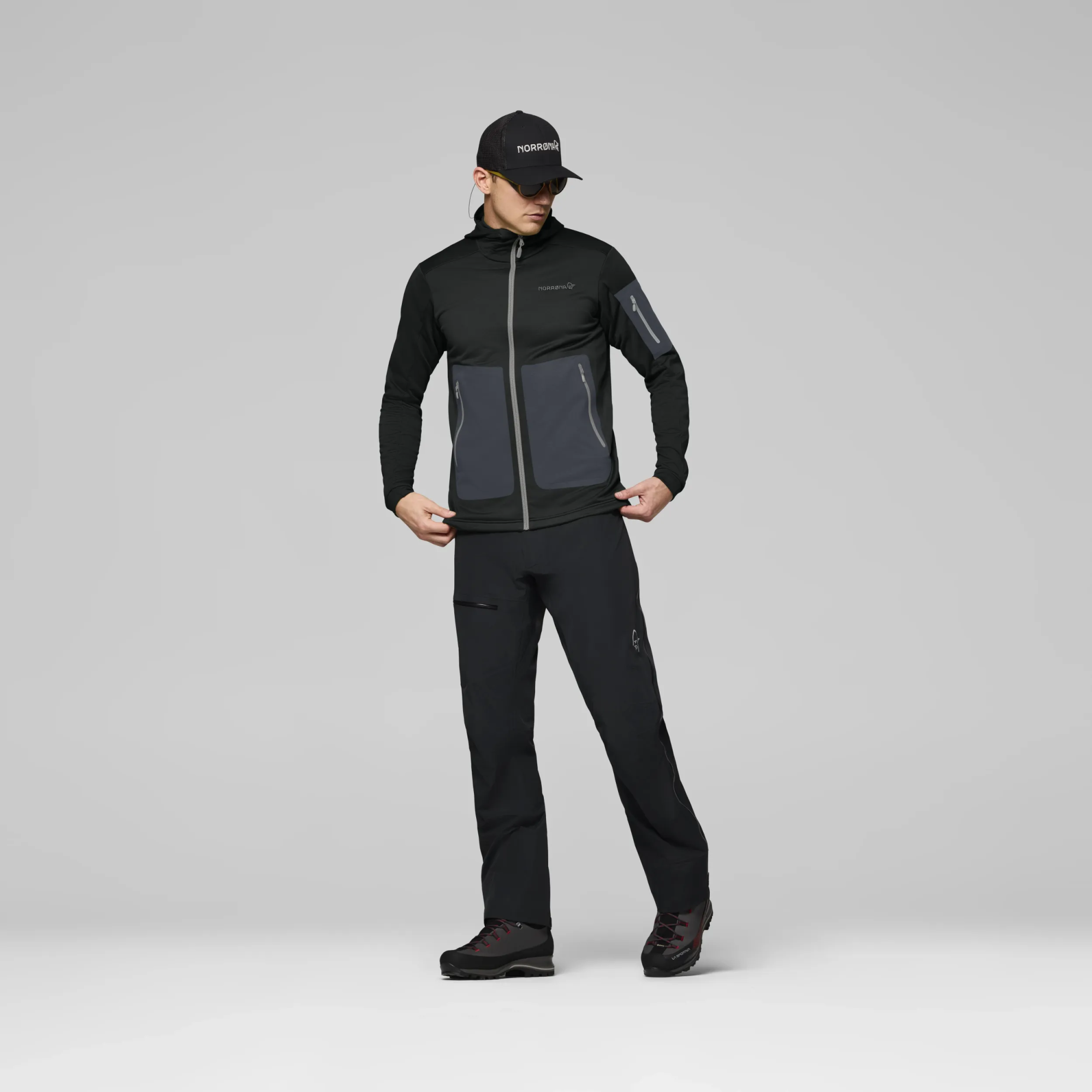 Norrona Falketind warm2 Stretch Hood caviar black 3