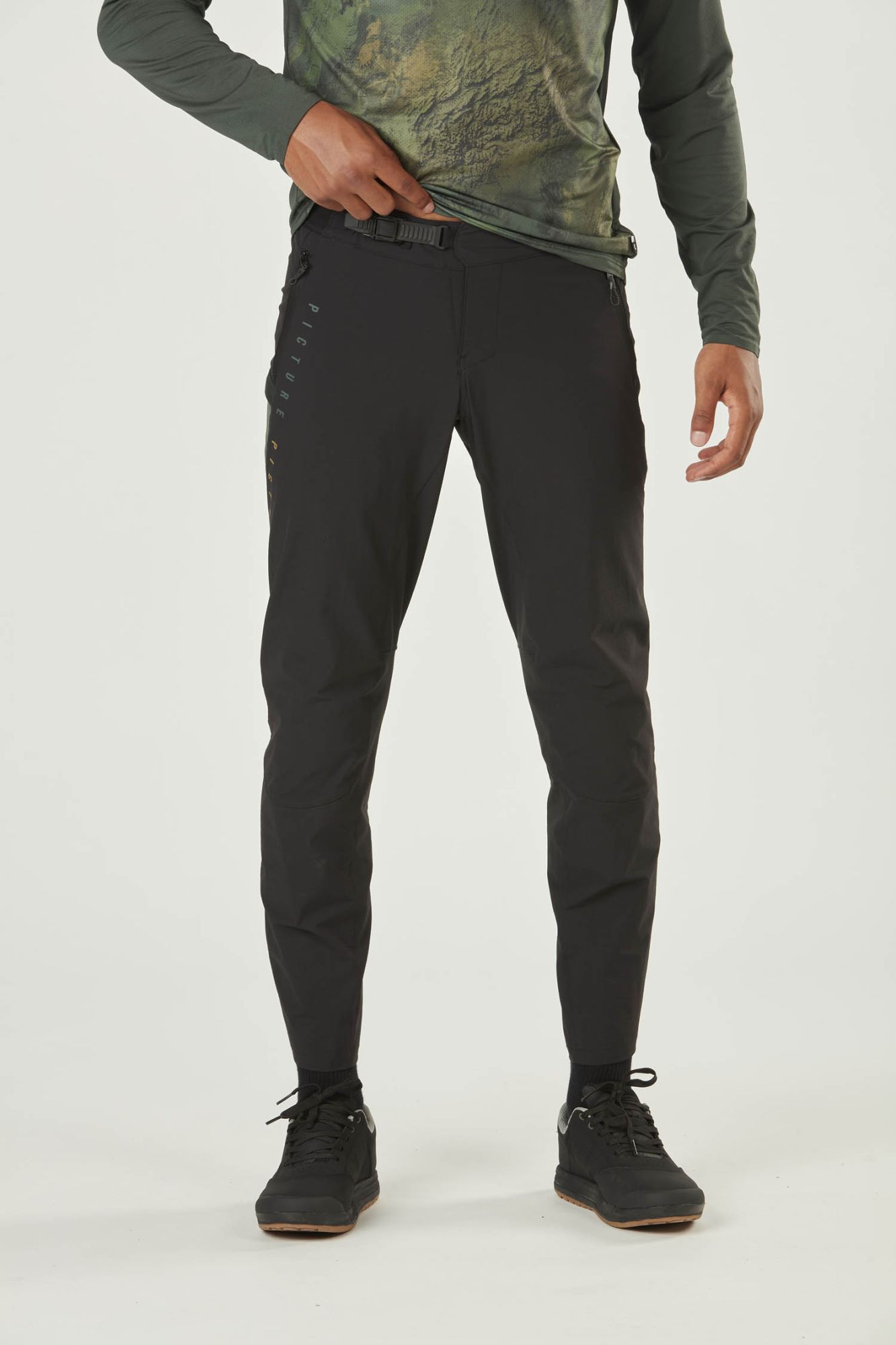 Picture Vellir L Stretch Shorts black black 3