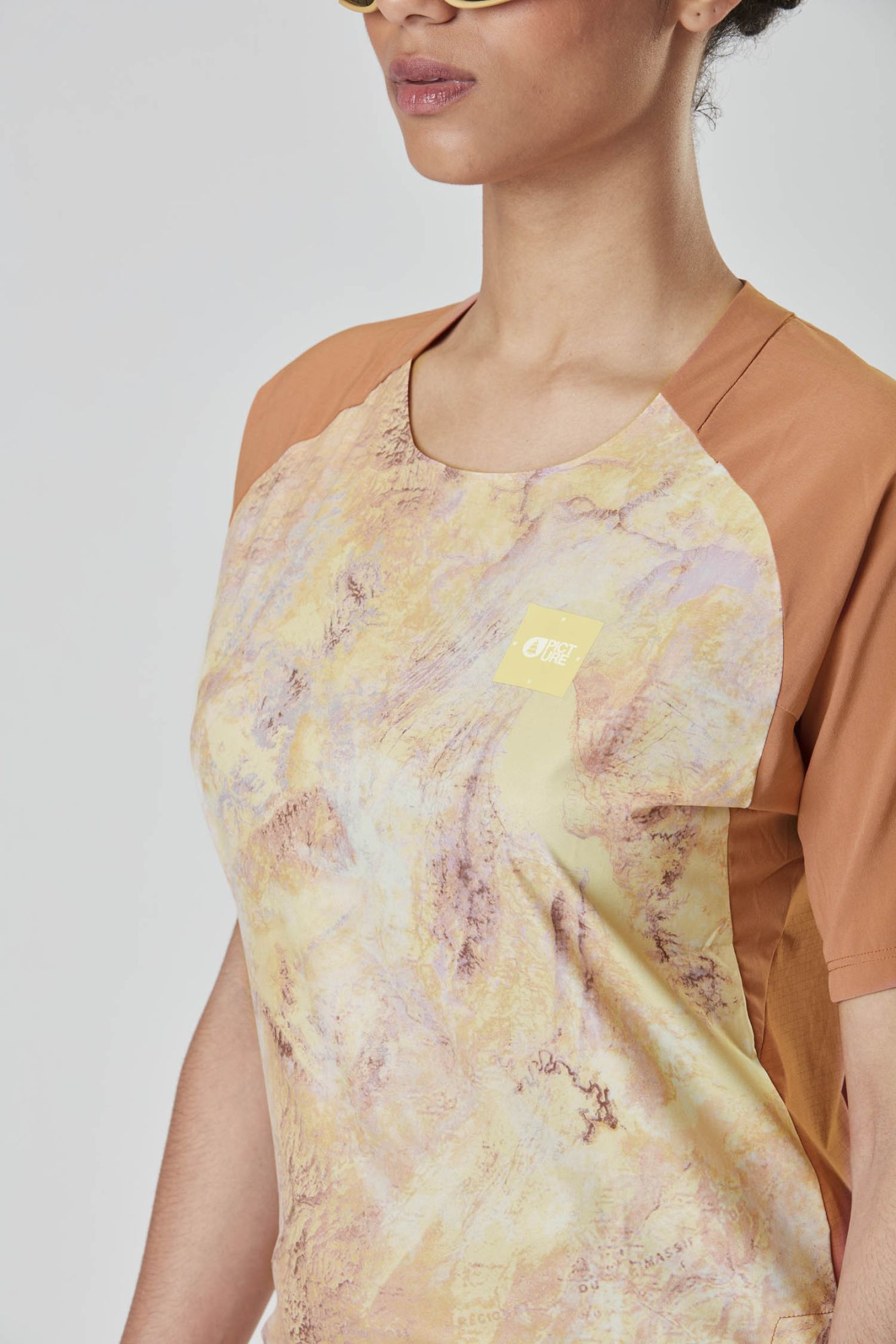 Picture W Ice Flow Printed Tech Tee geology cream cream 3