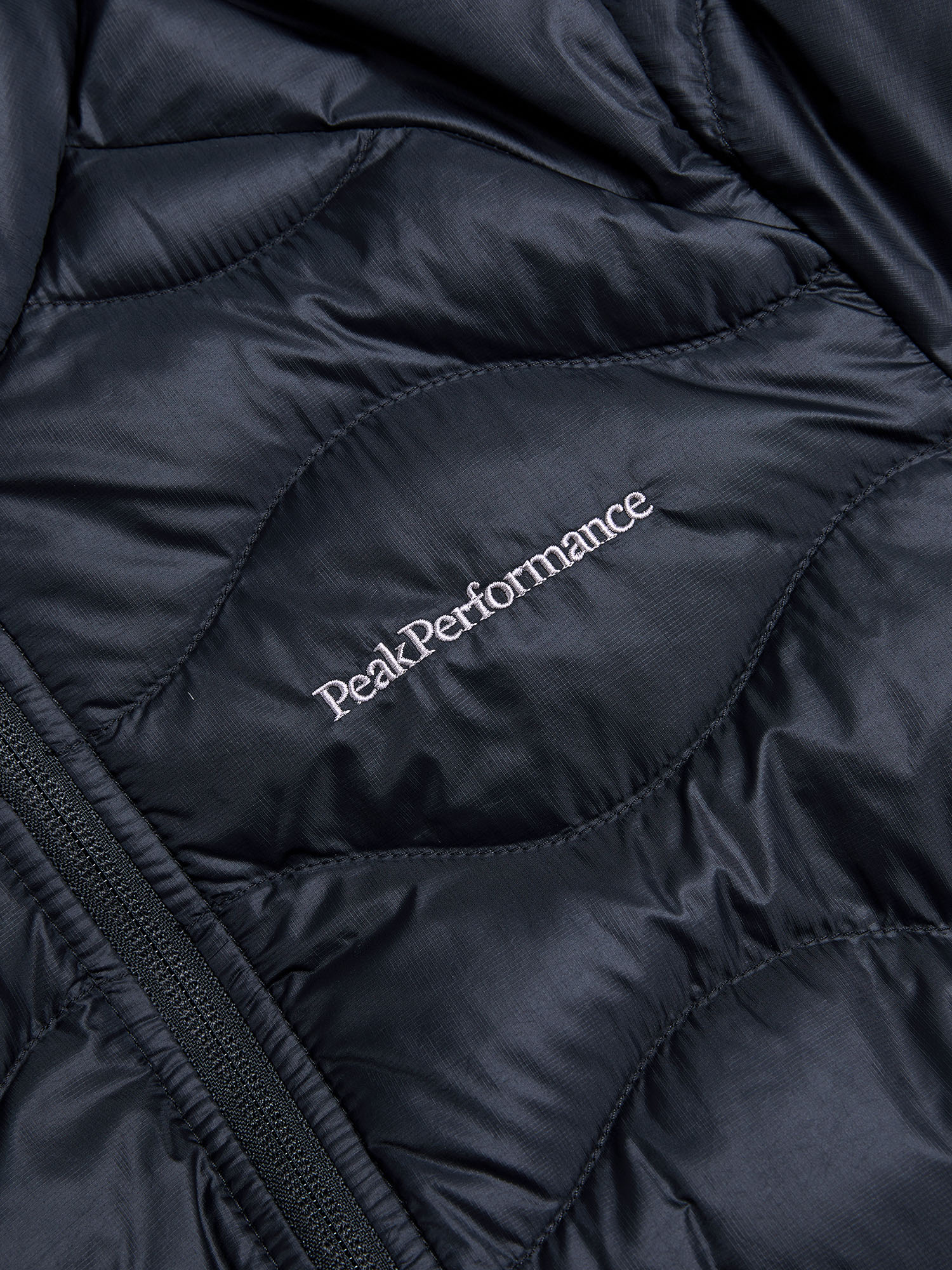 PeakPerformance W Helium Down Jacket black 4
