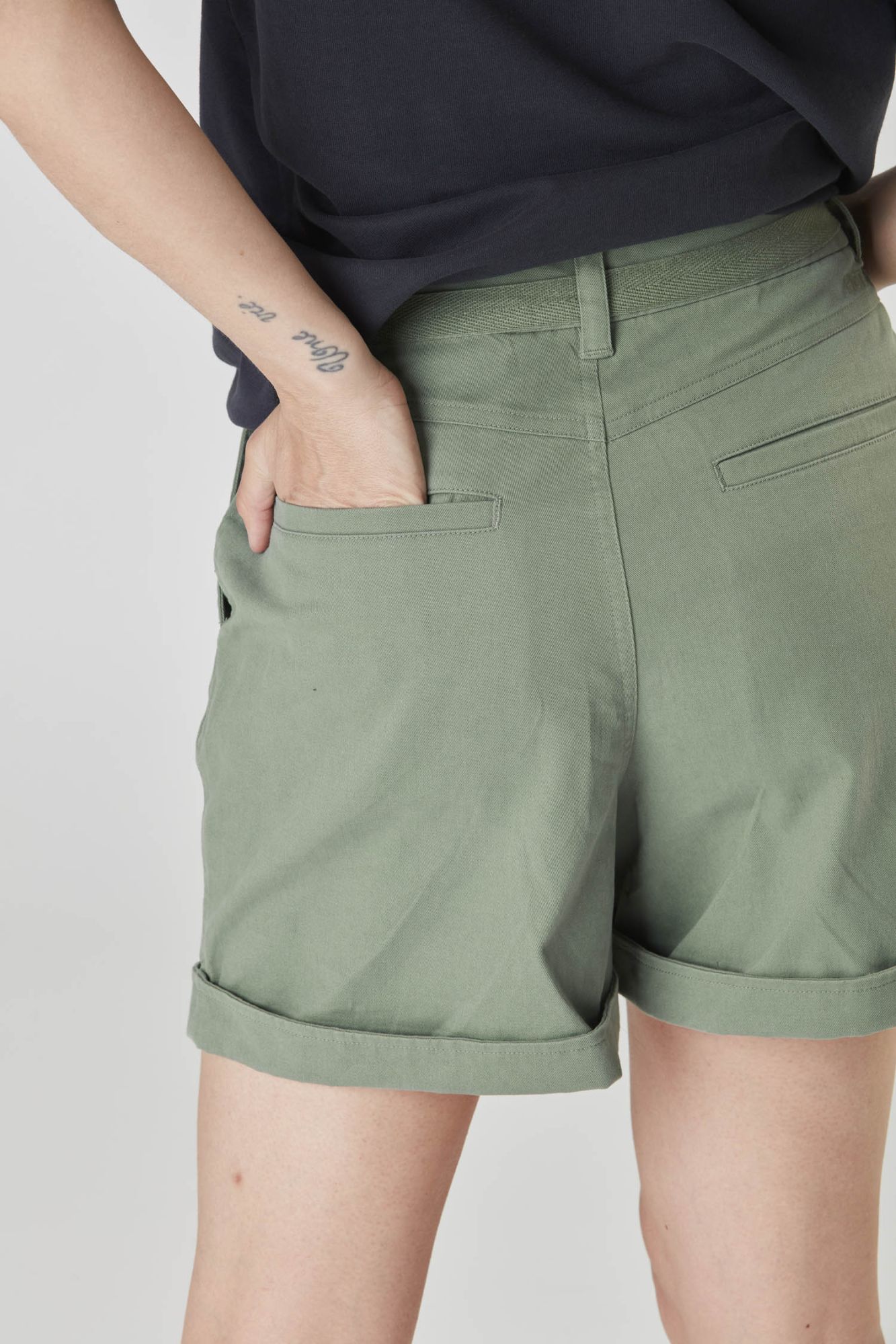 Picture W Anjel Chino Shorts green spray green spray 4