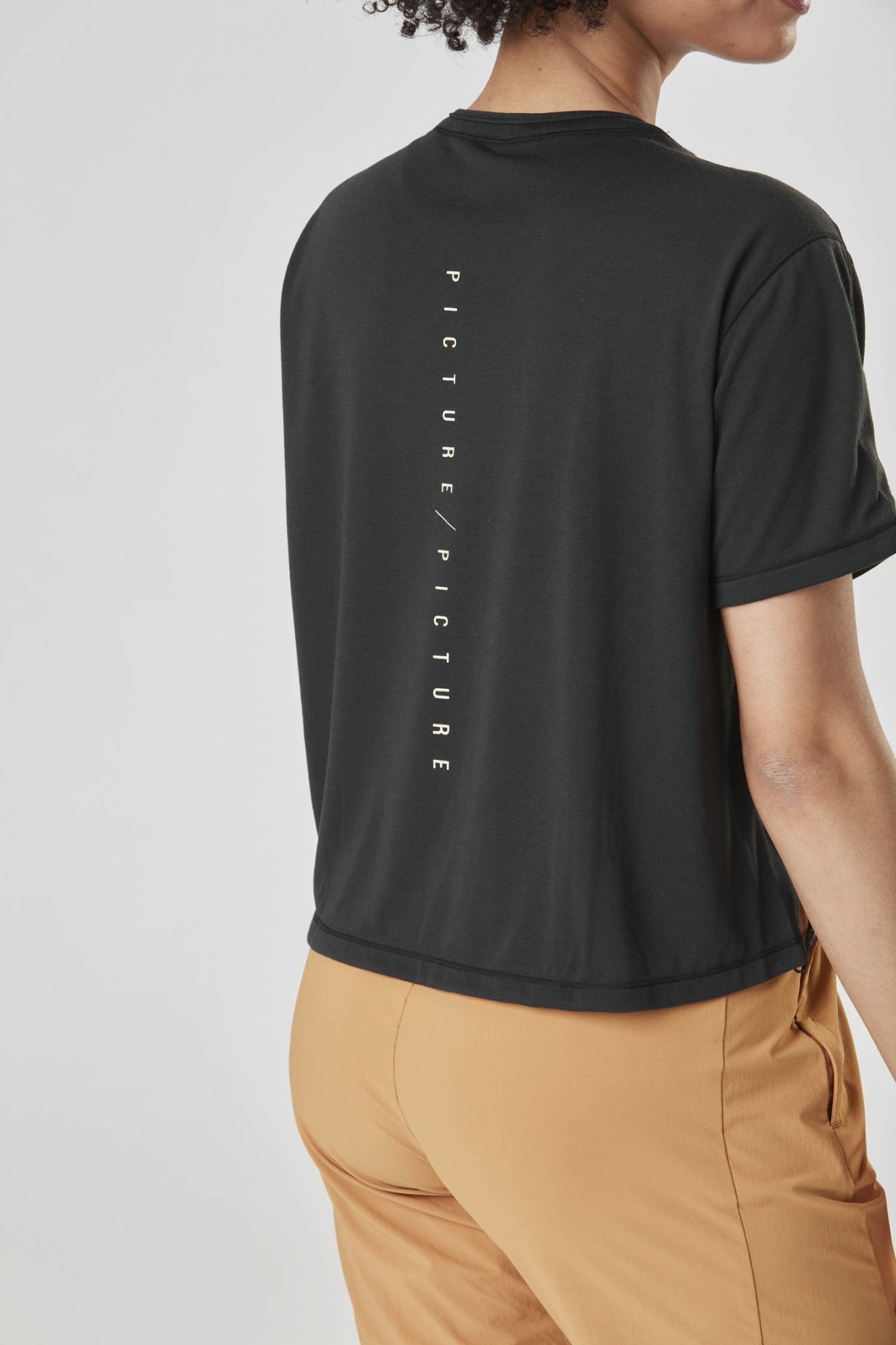 Picture W Novita Tech Tee black black 4