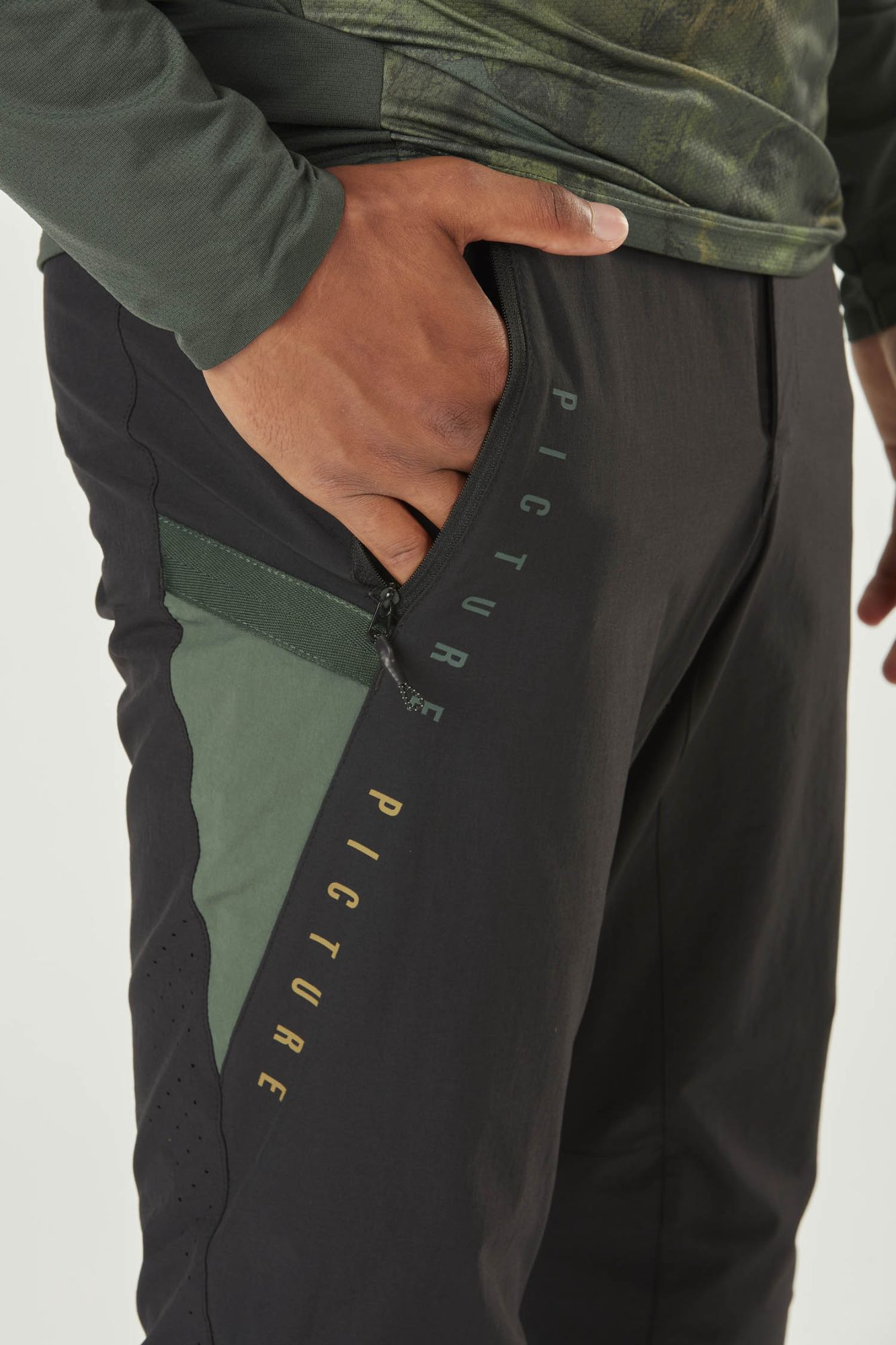 Picture Vellir L Stretch Shorts black black 5